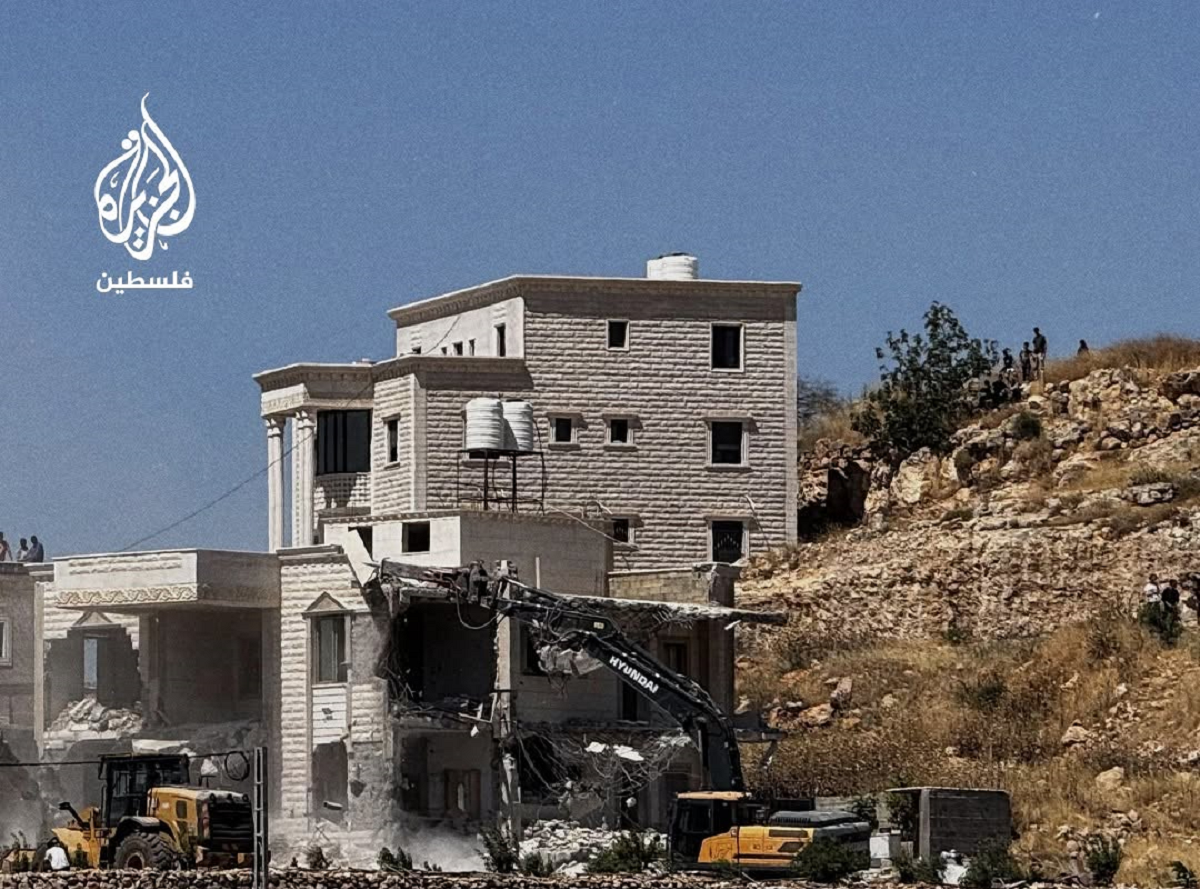 الاحتلال يهدم منجرة ومنزلا يؤوي 5 افراد في خربة قلقس